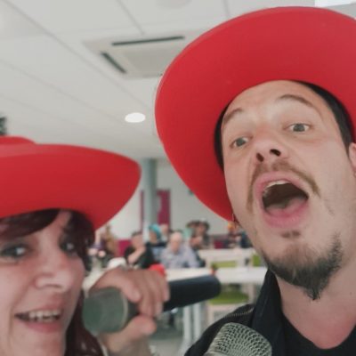 VAL ET JU chapeaux rouges